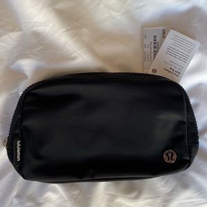 *NWT* Lululemon Everywhere Belt Bag Black